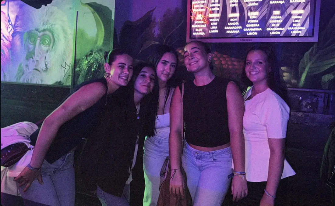 Grupo de amigos en ZOO